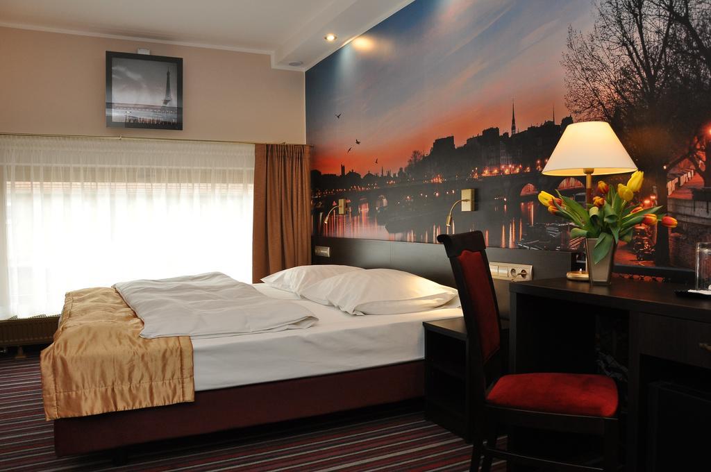Hotel Atrium Nowy Tomyśl Extérieur photo