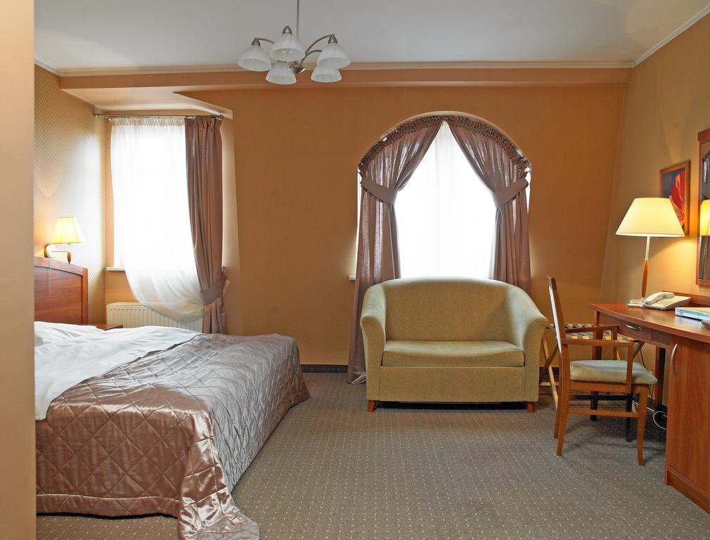 Hotel Atrium Nowy Tomyśl Extérieur photo