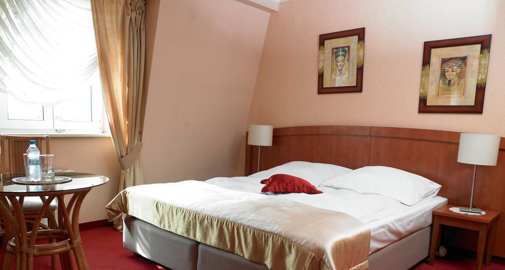 Hotel Atrium Nowy Tomyśl Chambre photo