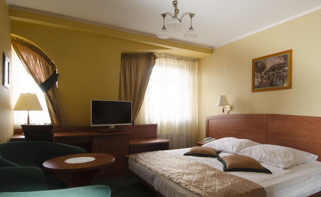 Hotel Atrium Nowy Tomyśl Extérieur photo