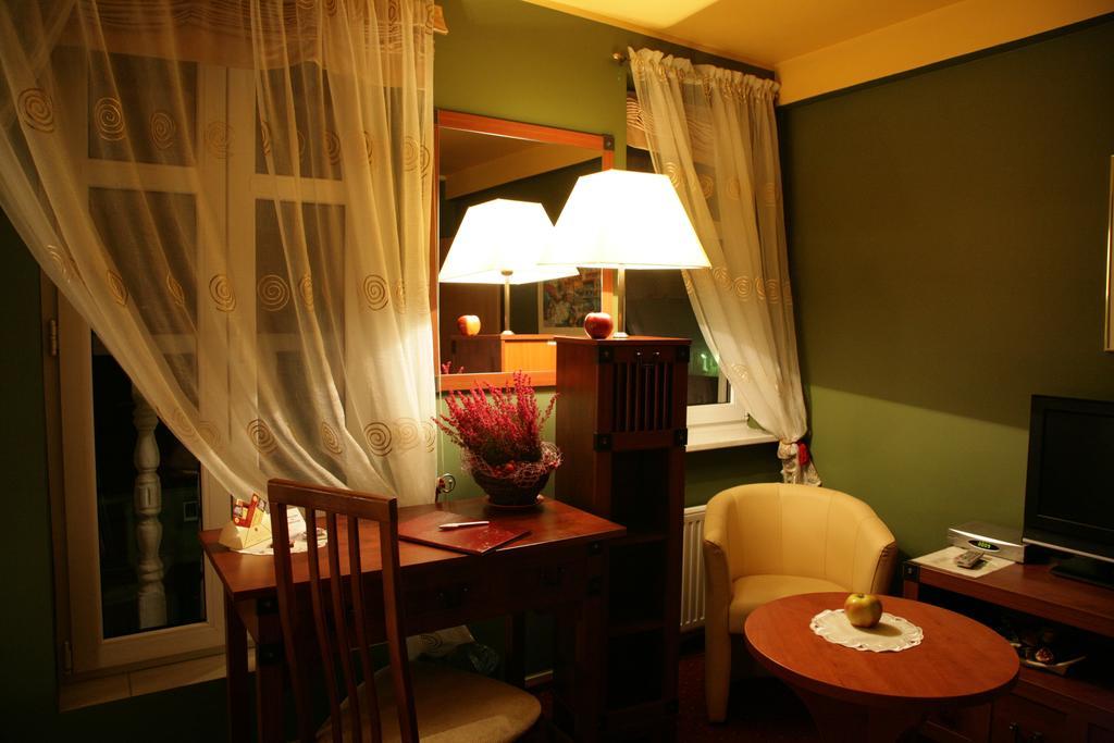 Hotel Atrium Nowy Tomyśl Chambre photo
