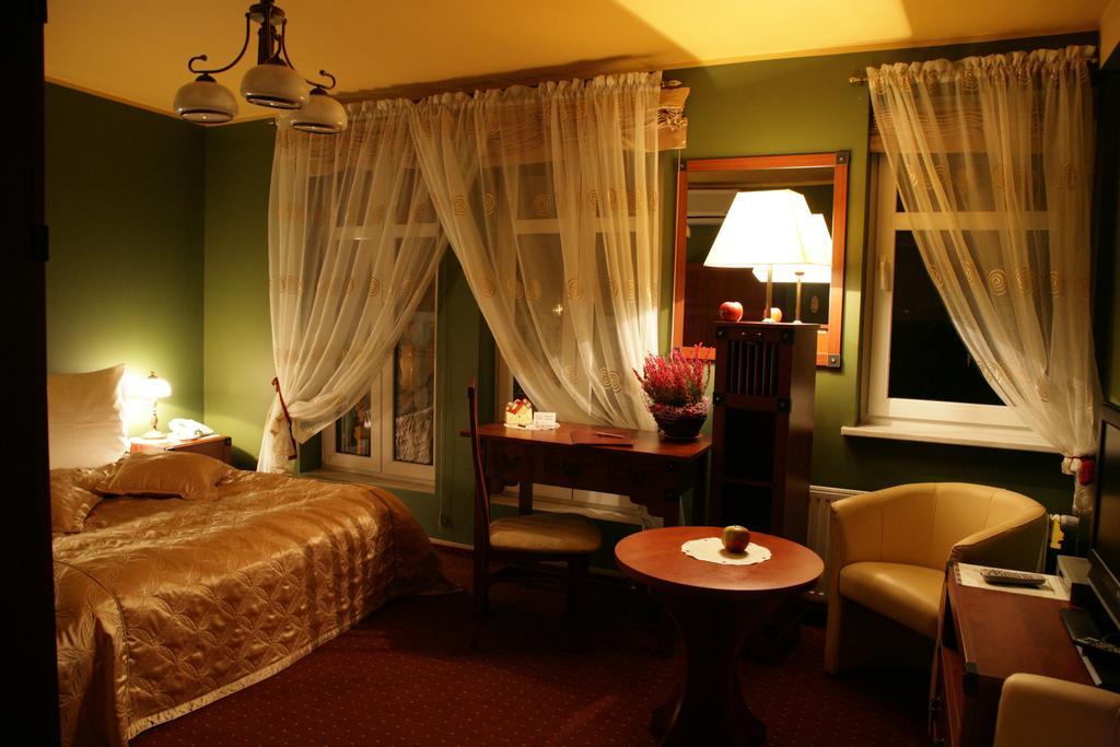 Hotel Atrium Nowy Tomyśl Extérieur photo