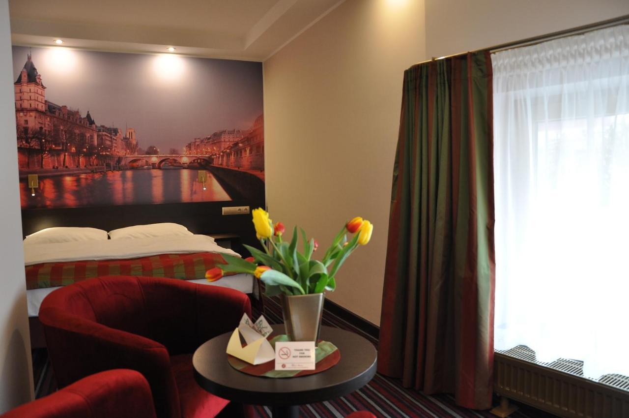 Hotel Atrium Nowy Tomyśl Extérieur photo